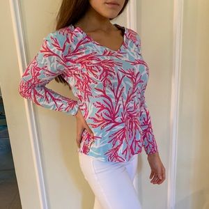 Lilly Pulitzer V Neck Log Sleeve Size S
